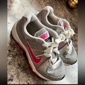 Girls toddler Nike tennis shoes size 11c